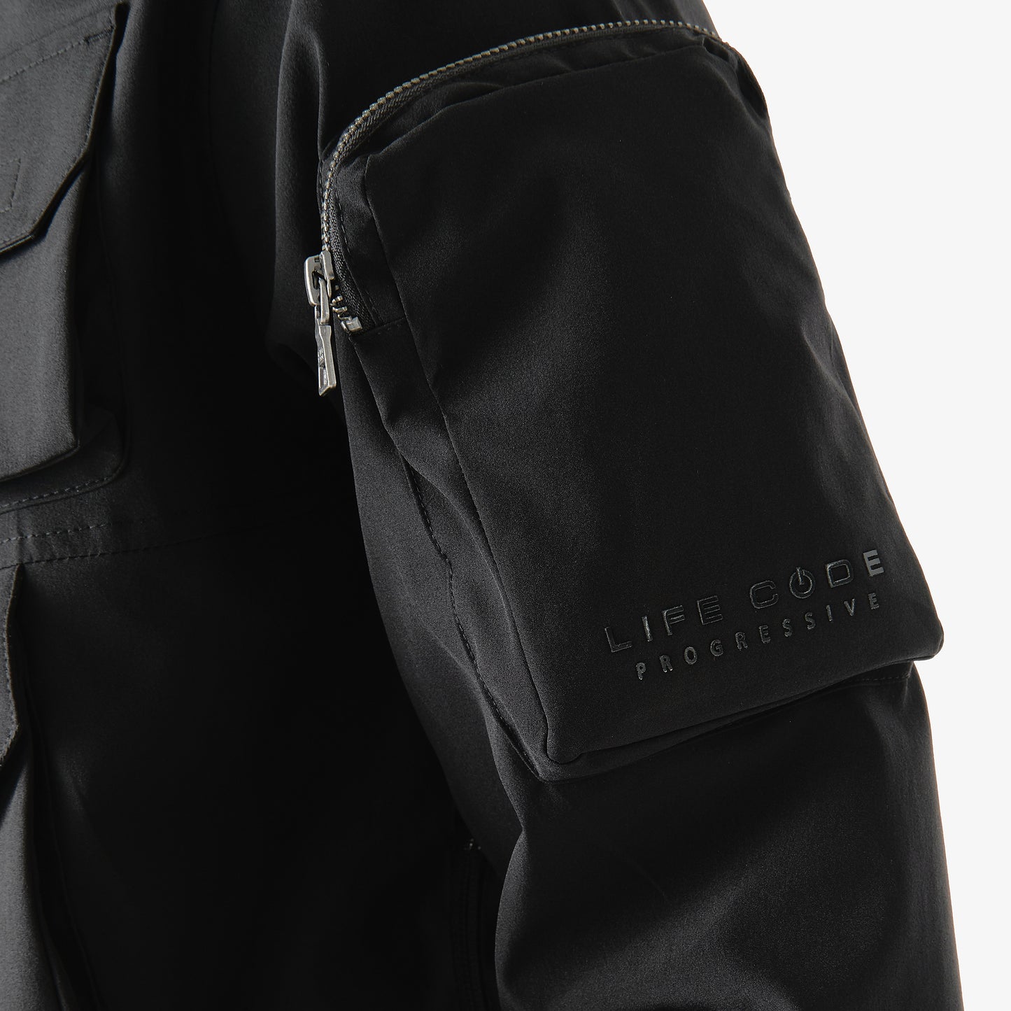 J05. BLACK PULLOVER WINDBREAKER