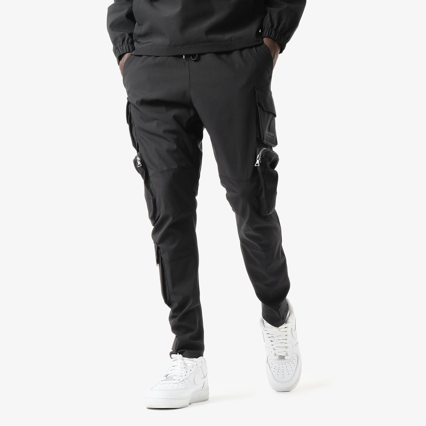 V6. BLACK CARGO PANTS
