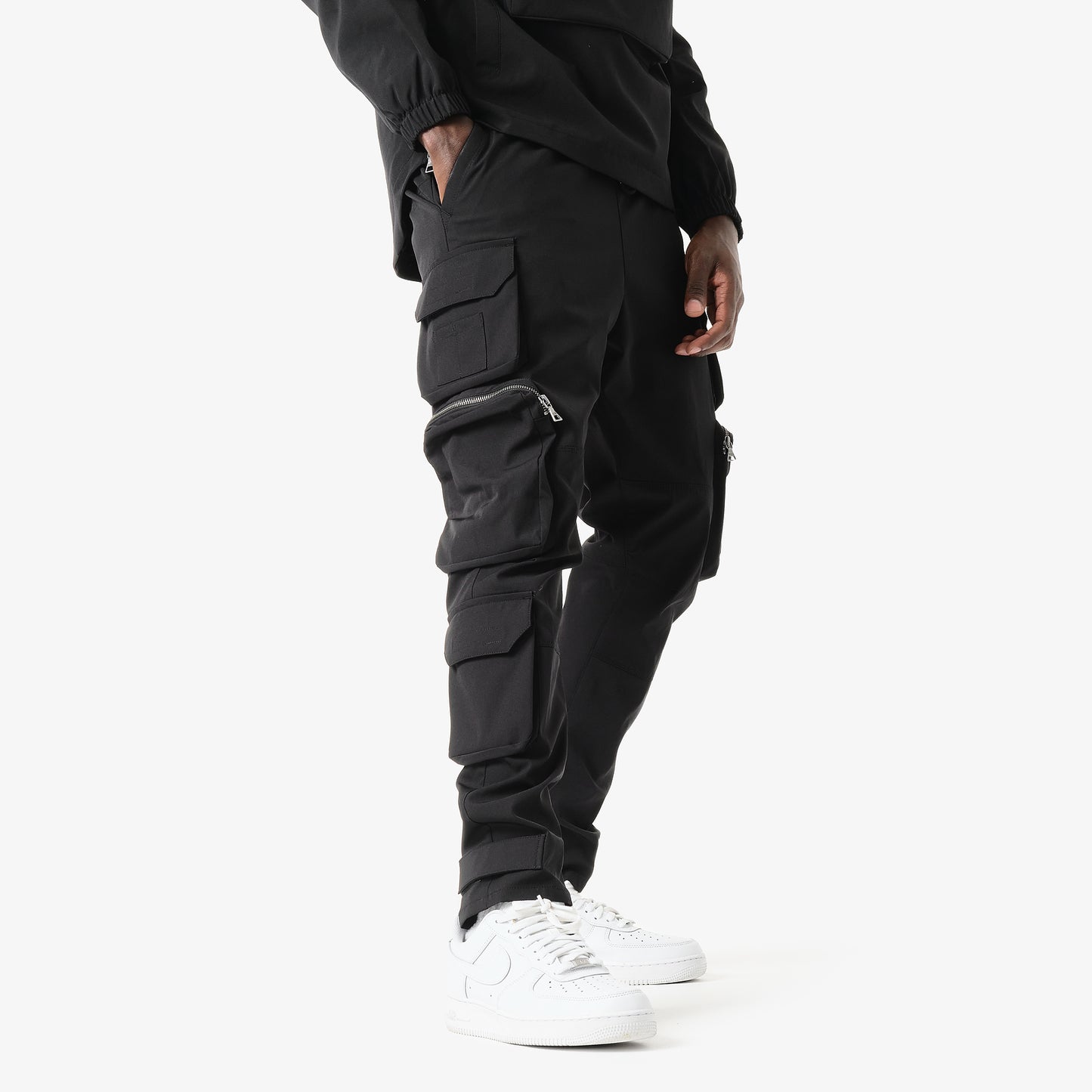 V6. BLACK CARGO PANTS
