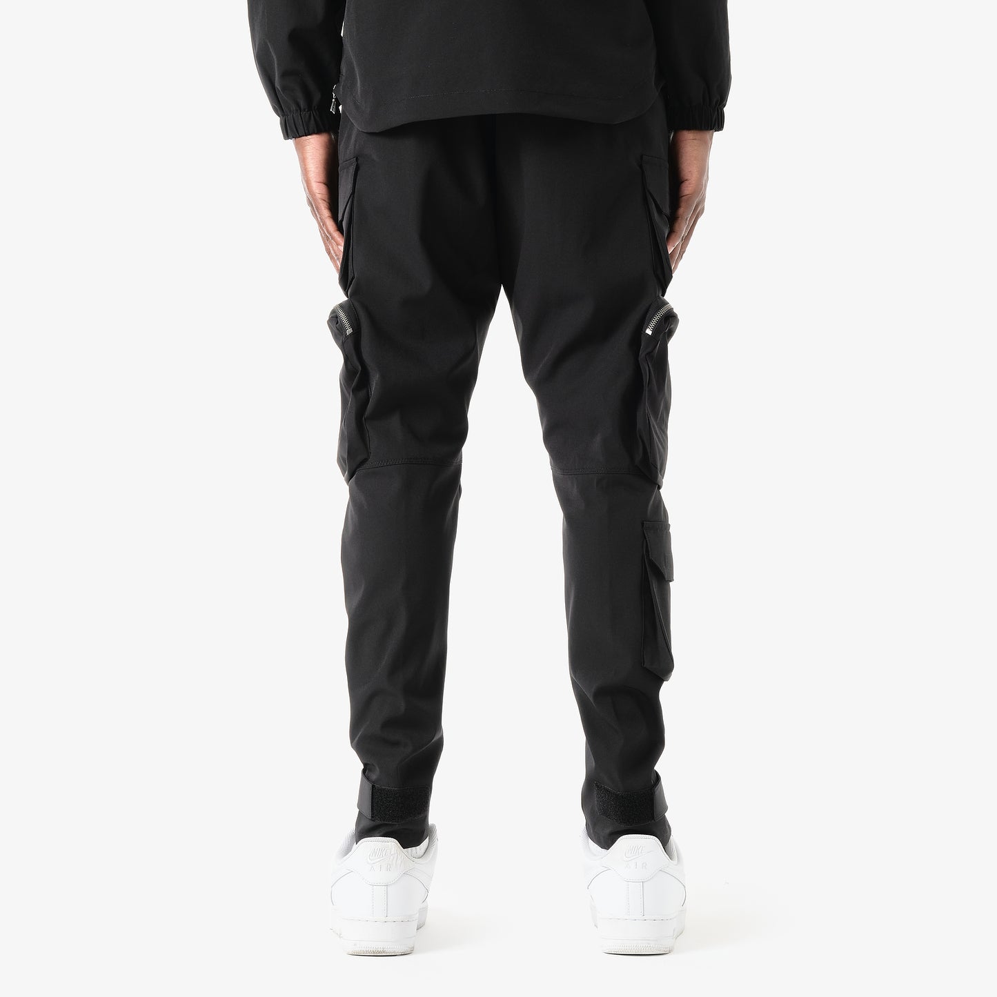 V6. BLACK CARGO PANTS