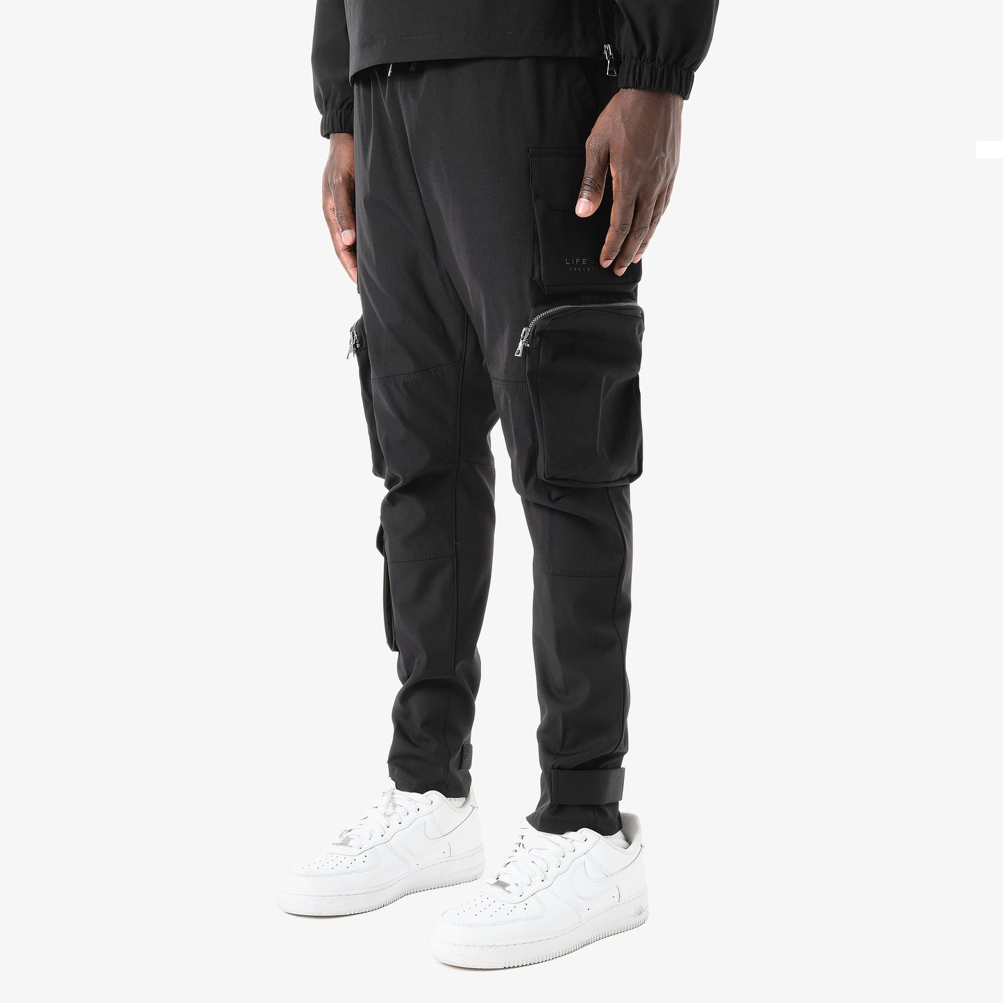 V6. BLACK CARGO PANTS