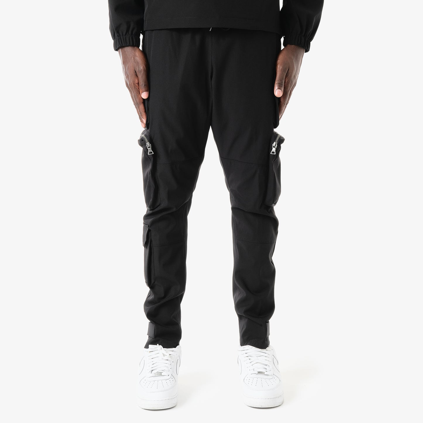 V6. BLACK CARGO PANTS