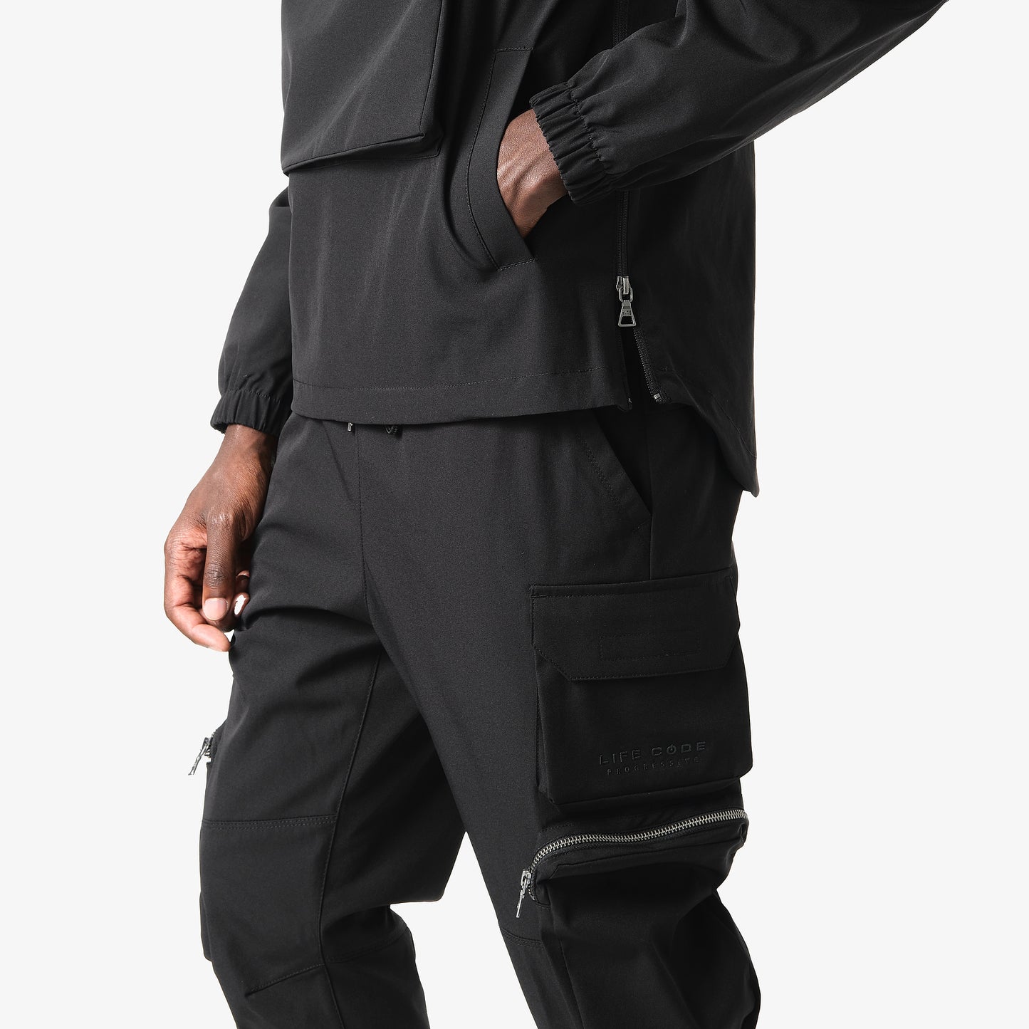 V6. BLACK CARGO PANTS