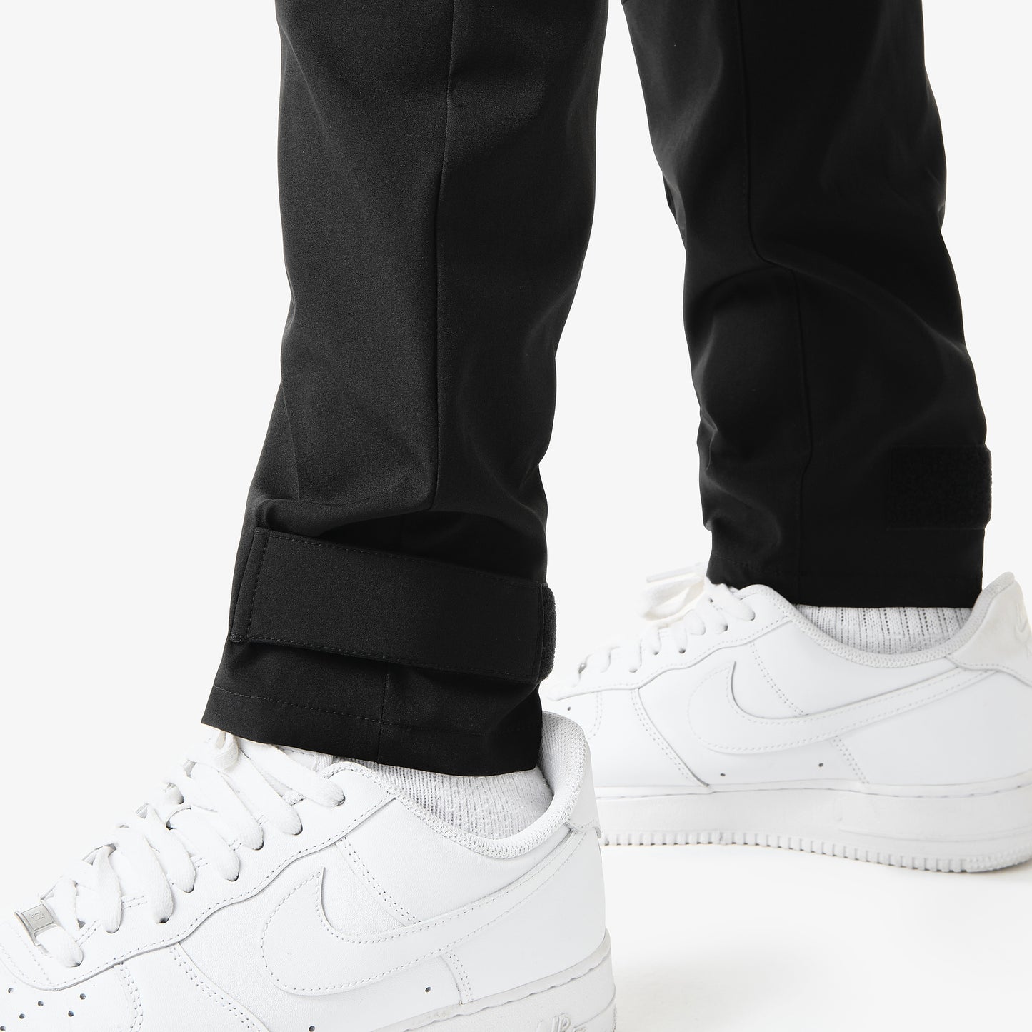 V6. BLACK CARGO PANTS