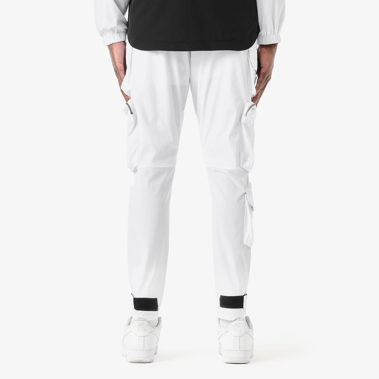 V6. WHITE CARGO PANTS