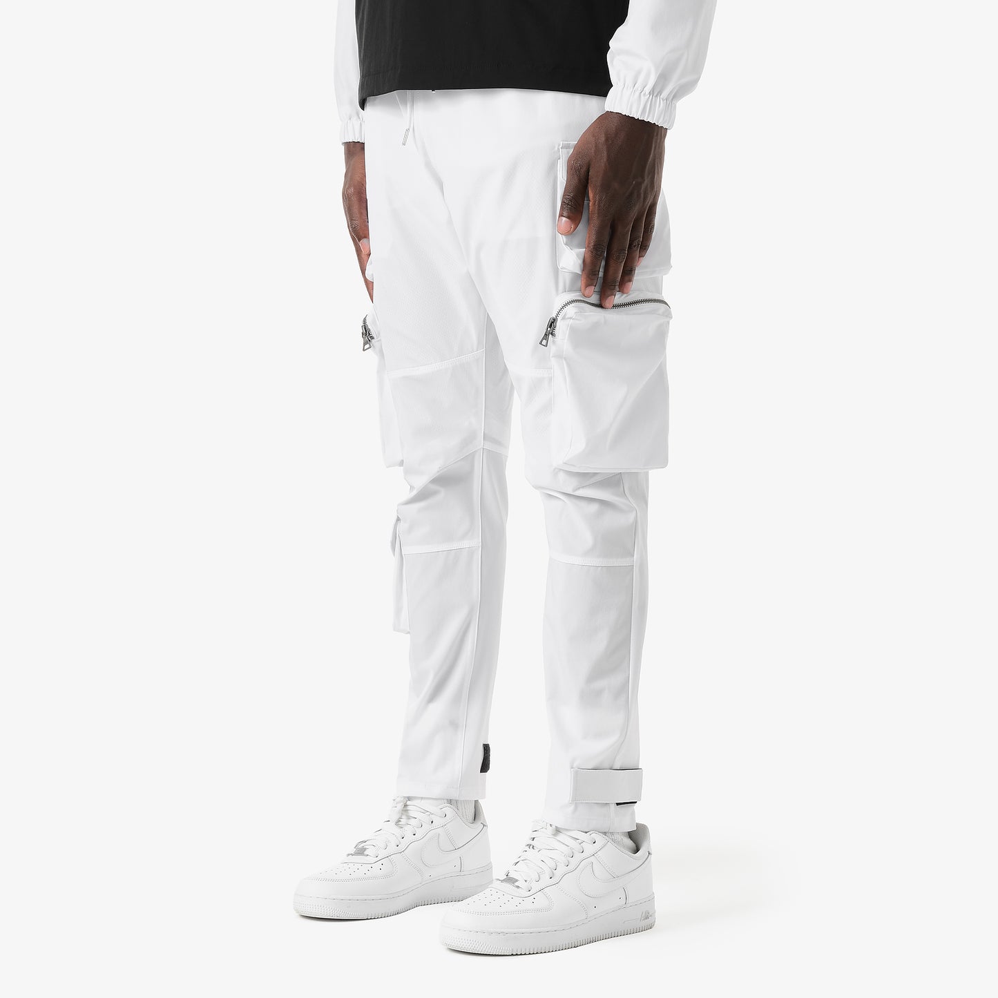 V6. WHITE CARGO PANTS