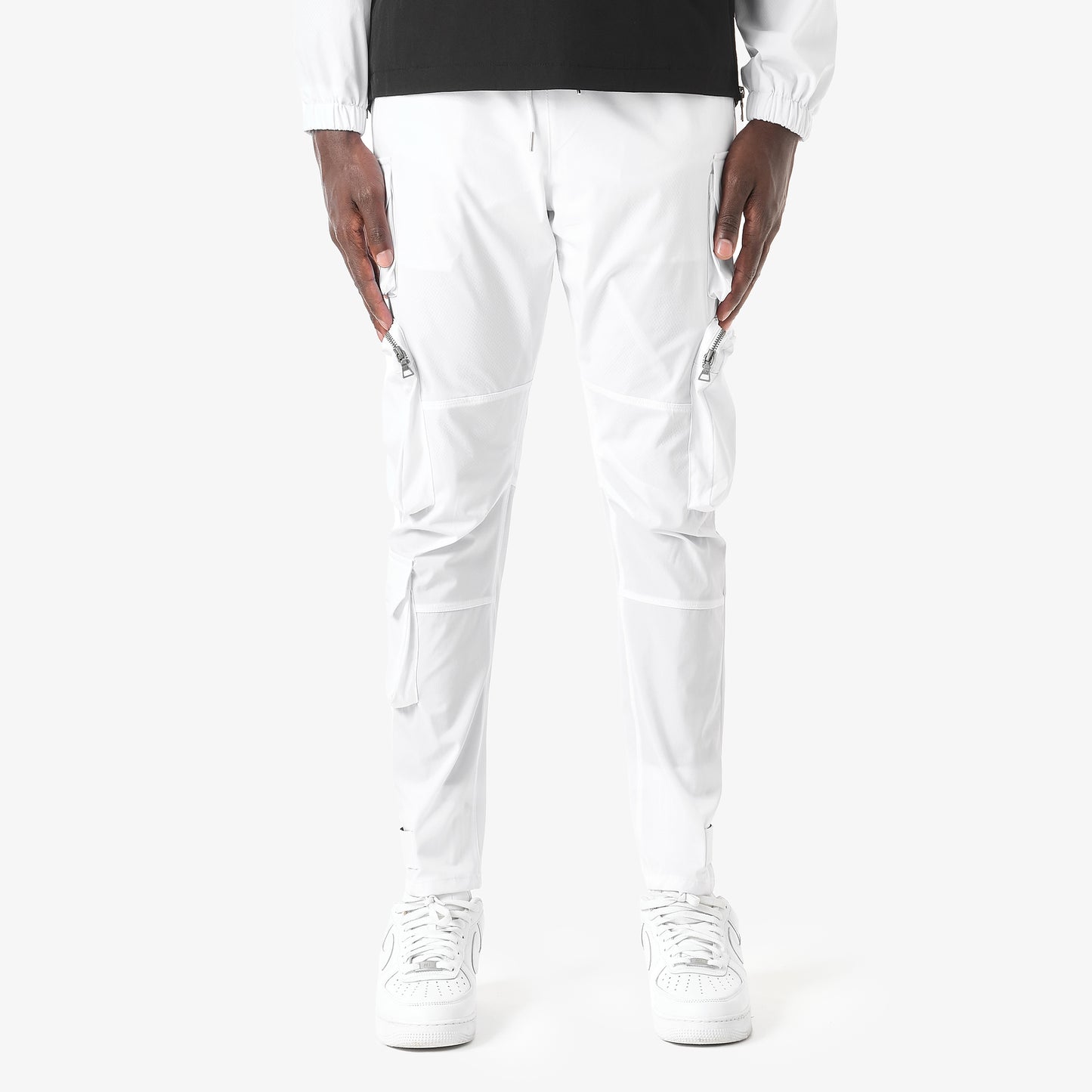 V6. WHITE CARGO PANTS