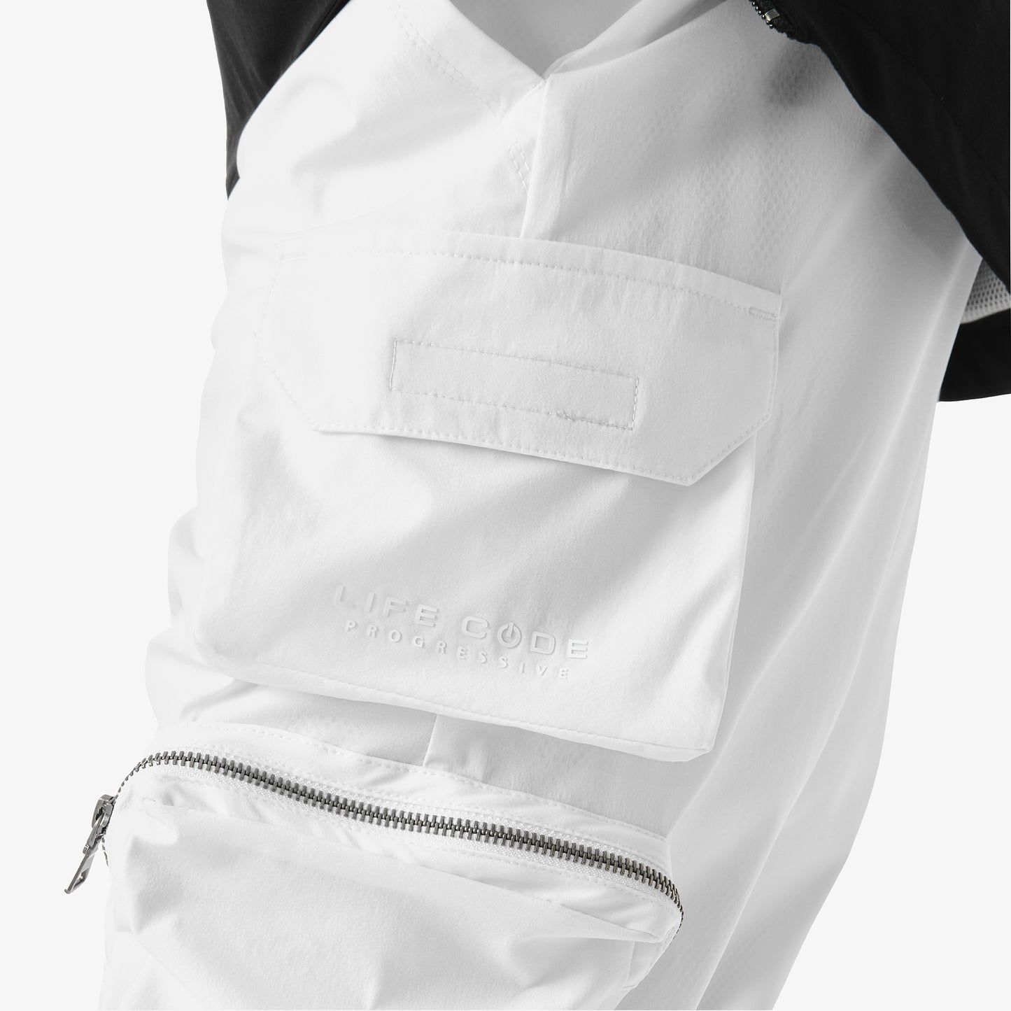 V6. WHITE CARGO PANTS