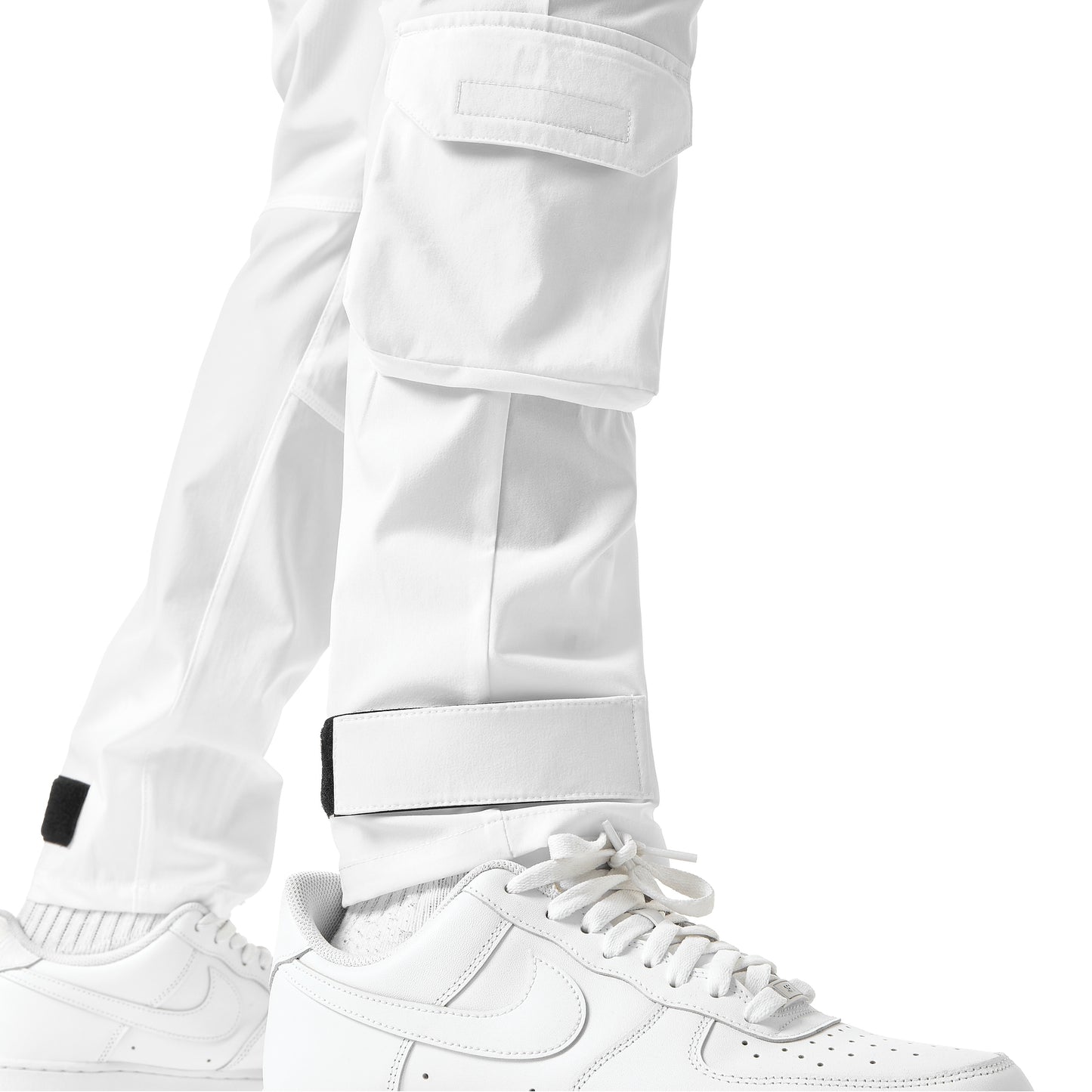 V6. WHITE CARGO PANTS