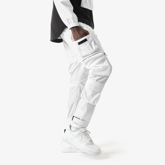 V6. WHITE CARGO PANTS