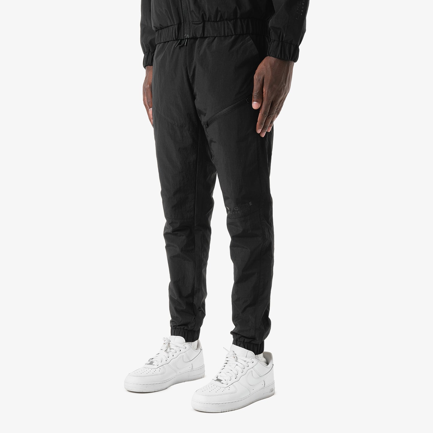 P81. BLACK WINDBREAKER PANTS
