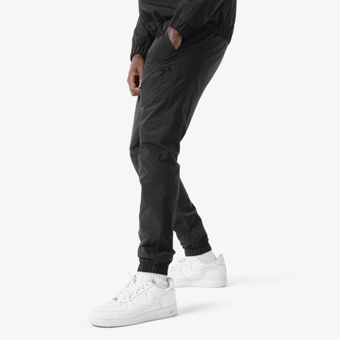 P81. BLACK WINDBREAKER PANTS