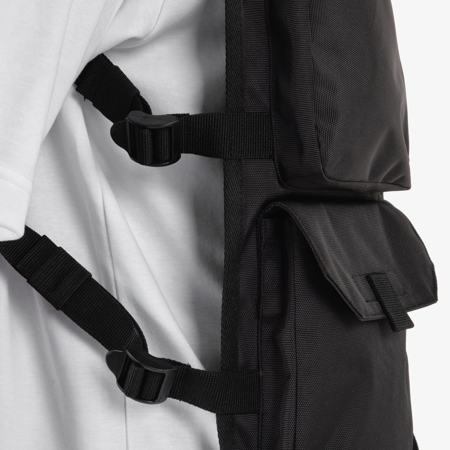 V21. BLACK UTILITY BACKPACK VEST