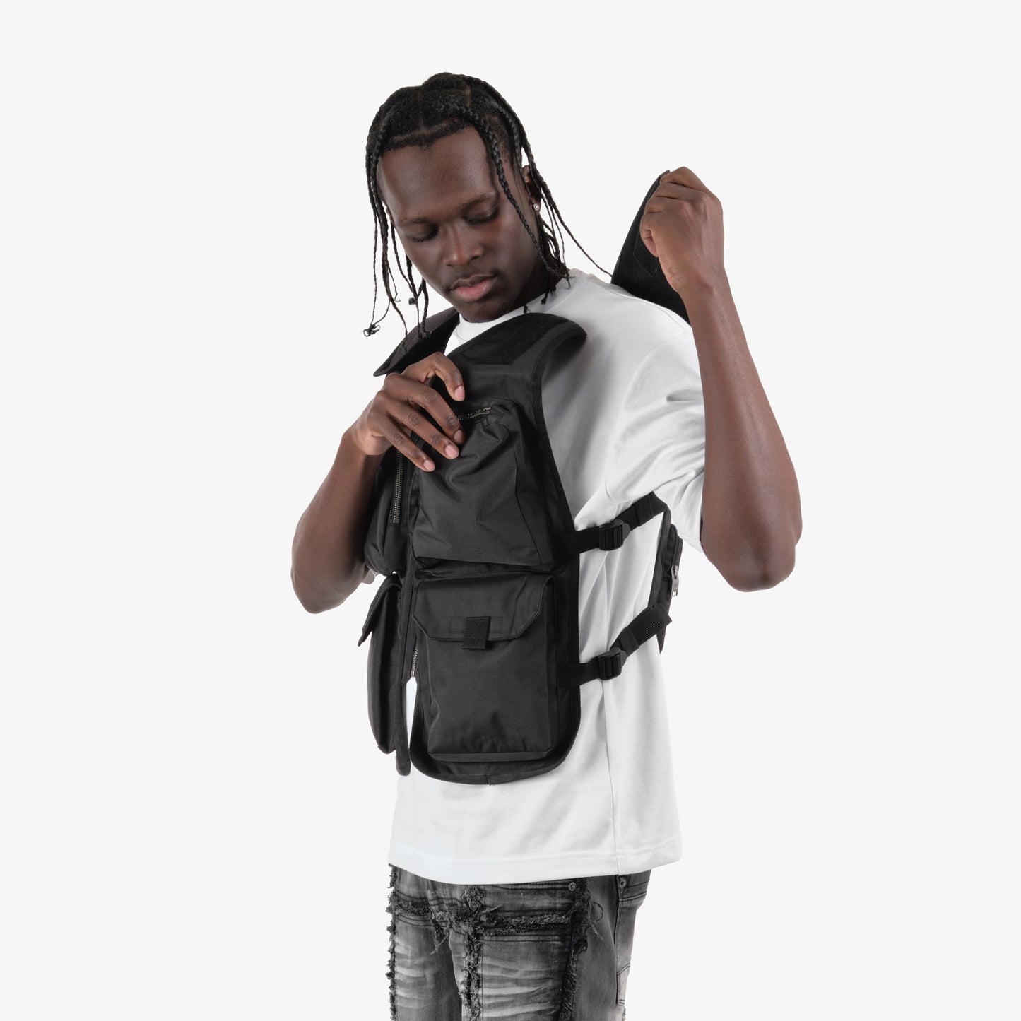 V21. BLACK UTILITY BACKPACK VEST