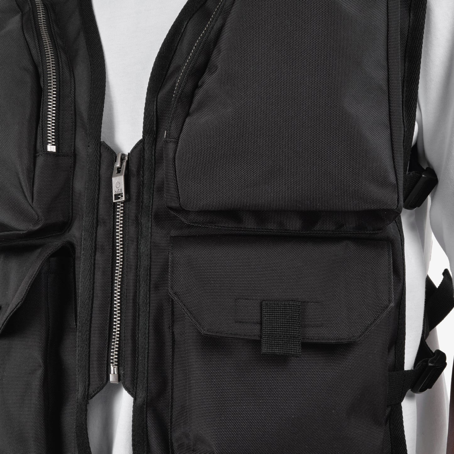 V21. BLACK UTILITY BACKPACK VEST