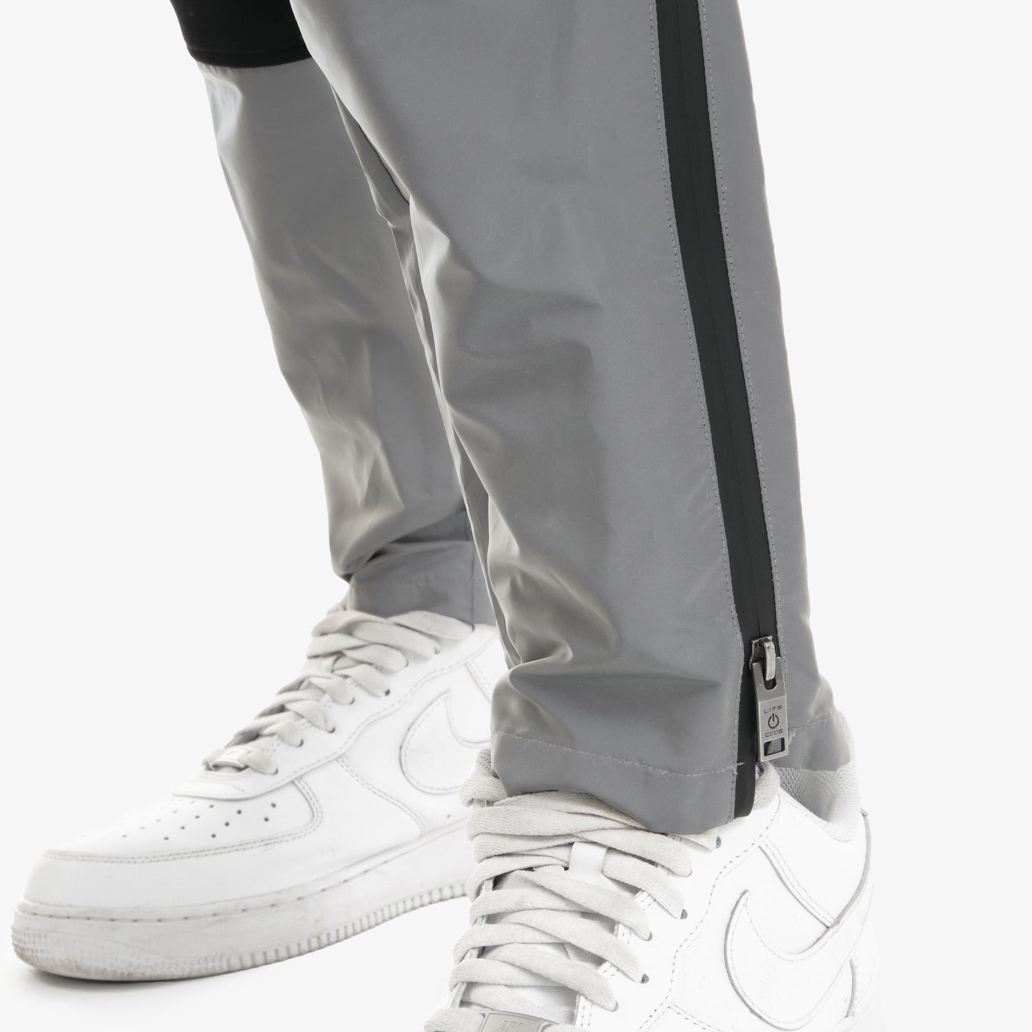 P32. SILVER REFLECTIVE UTILITY TECH FLEECE PANTS