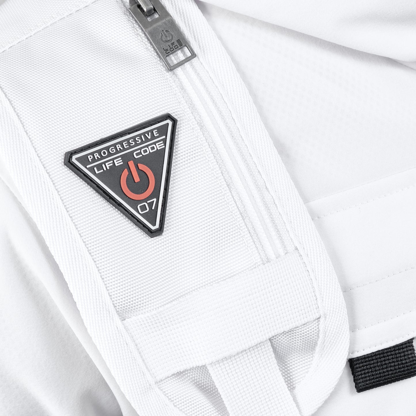 V12. WHITE UTILITY VEST (BACKPACK)