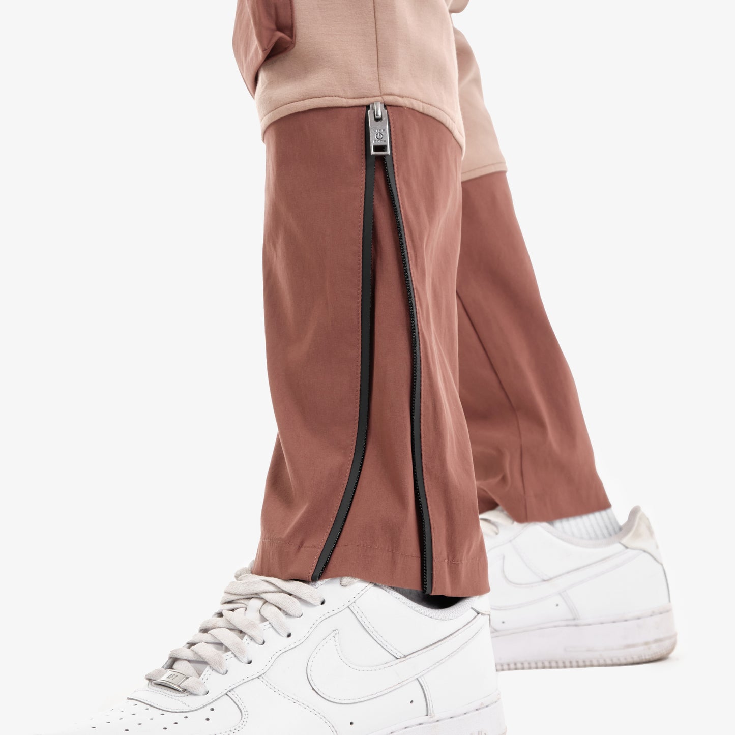 P32. MOCHA BROWN UTILITY TECH FLEECE PANTS