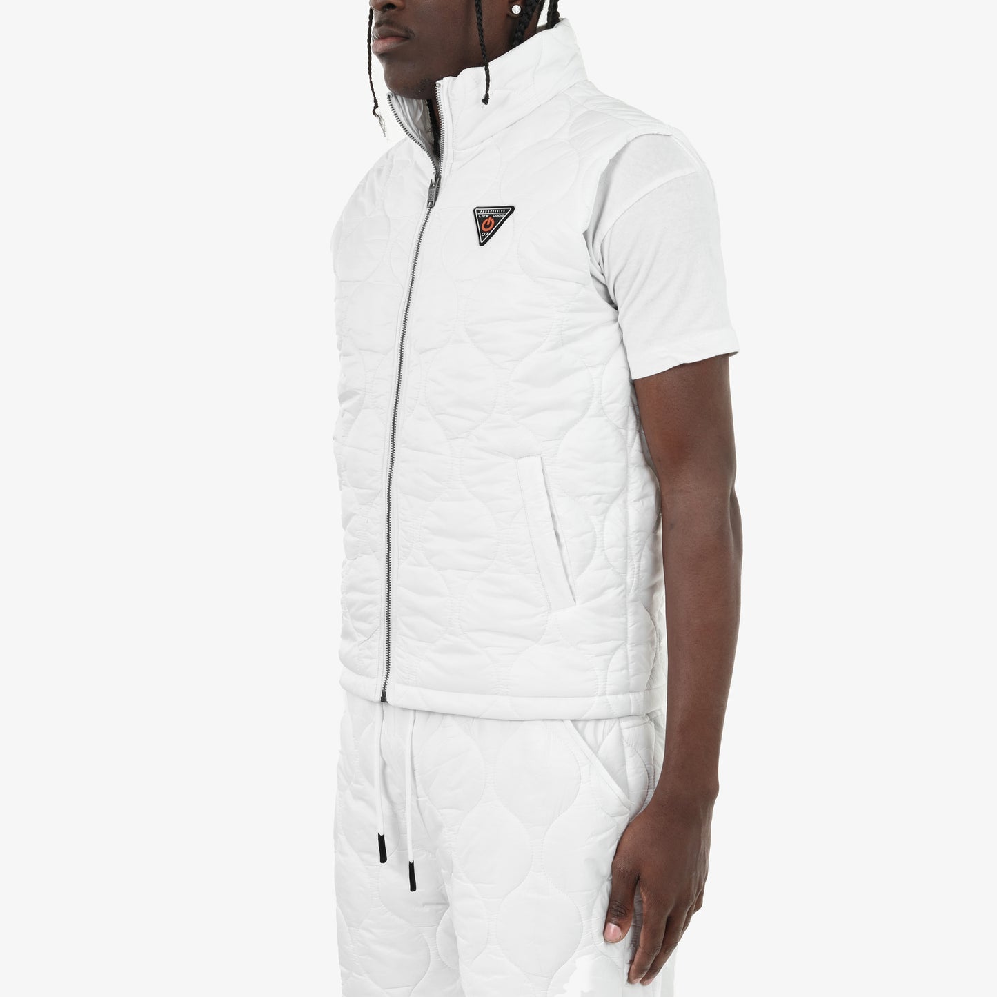 V62. WHITE FULL-ZIP QUILT VEST