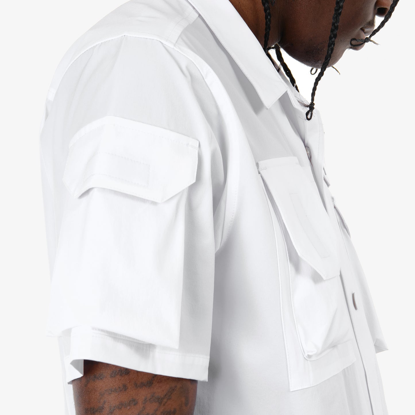 J62. WHITE UTILITY BUTTON DOWN