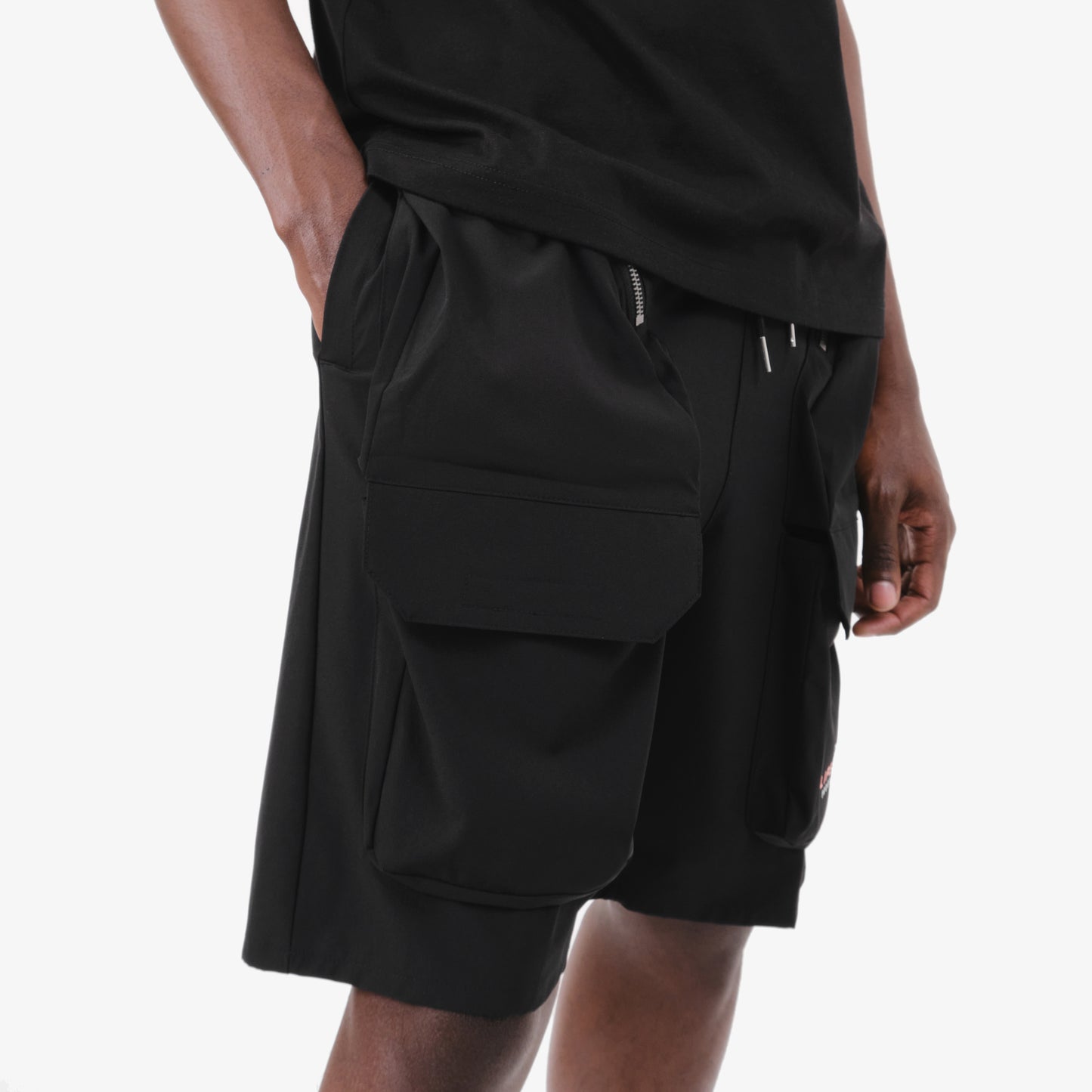 P67. BLACK FRONT CARGO POCKET SHORTS