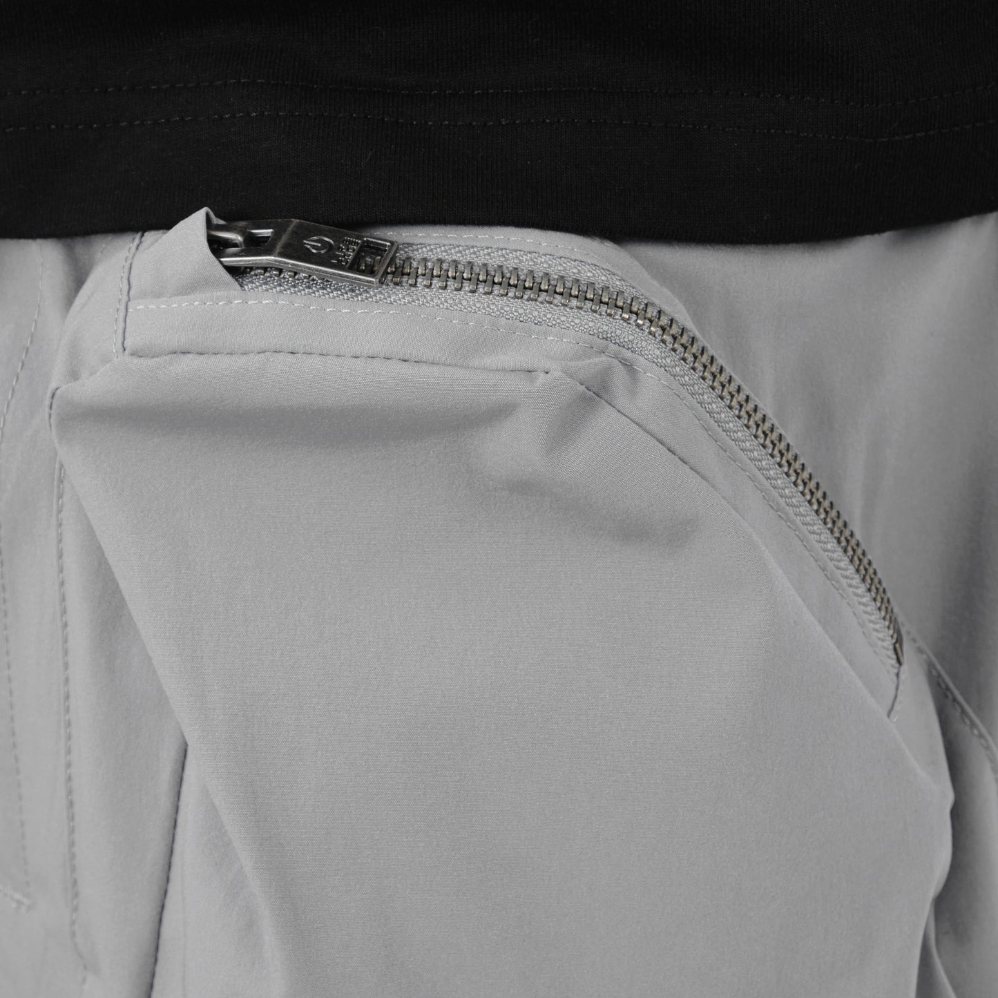 P67. GREY FRONT CARGO POCKET SHORTS