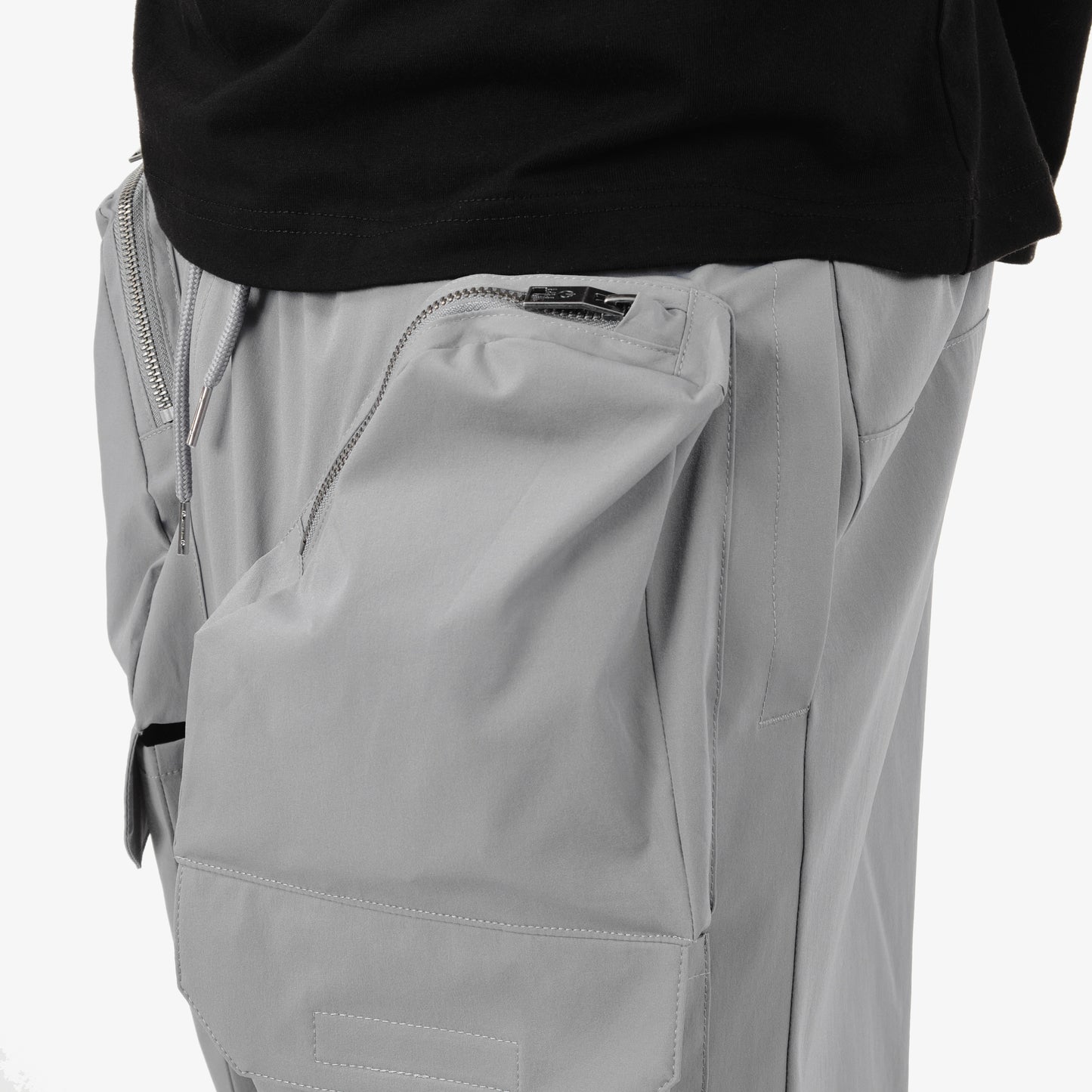 P67. GREY FRONT CARGO POCKET SHORTS