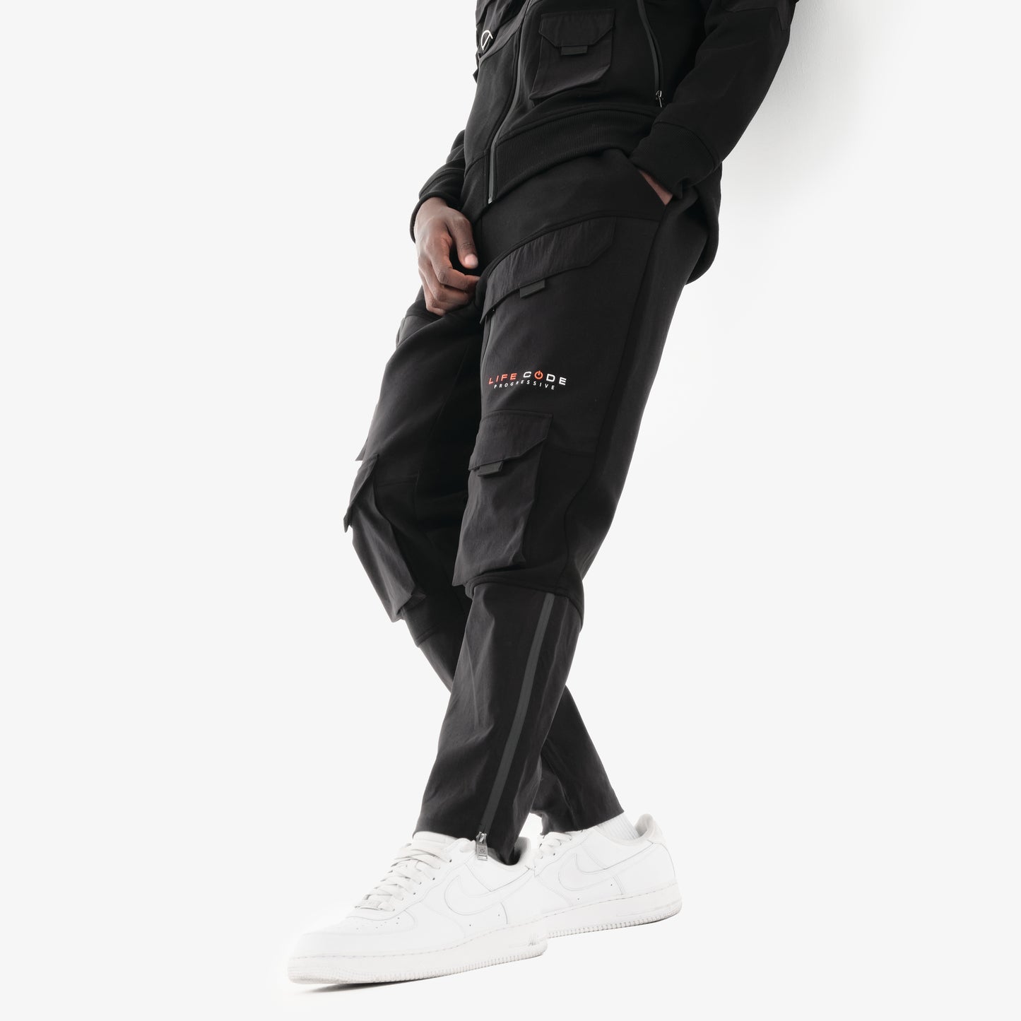 P32. BLACK UTILITY TECH FLEECE PANTS