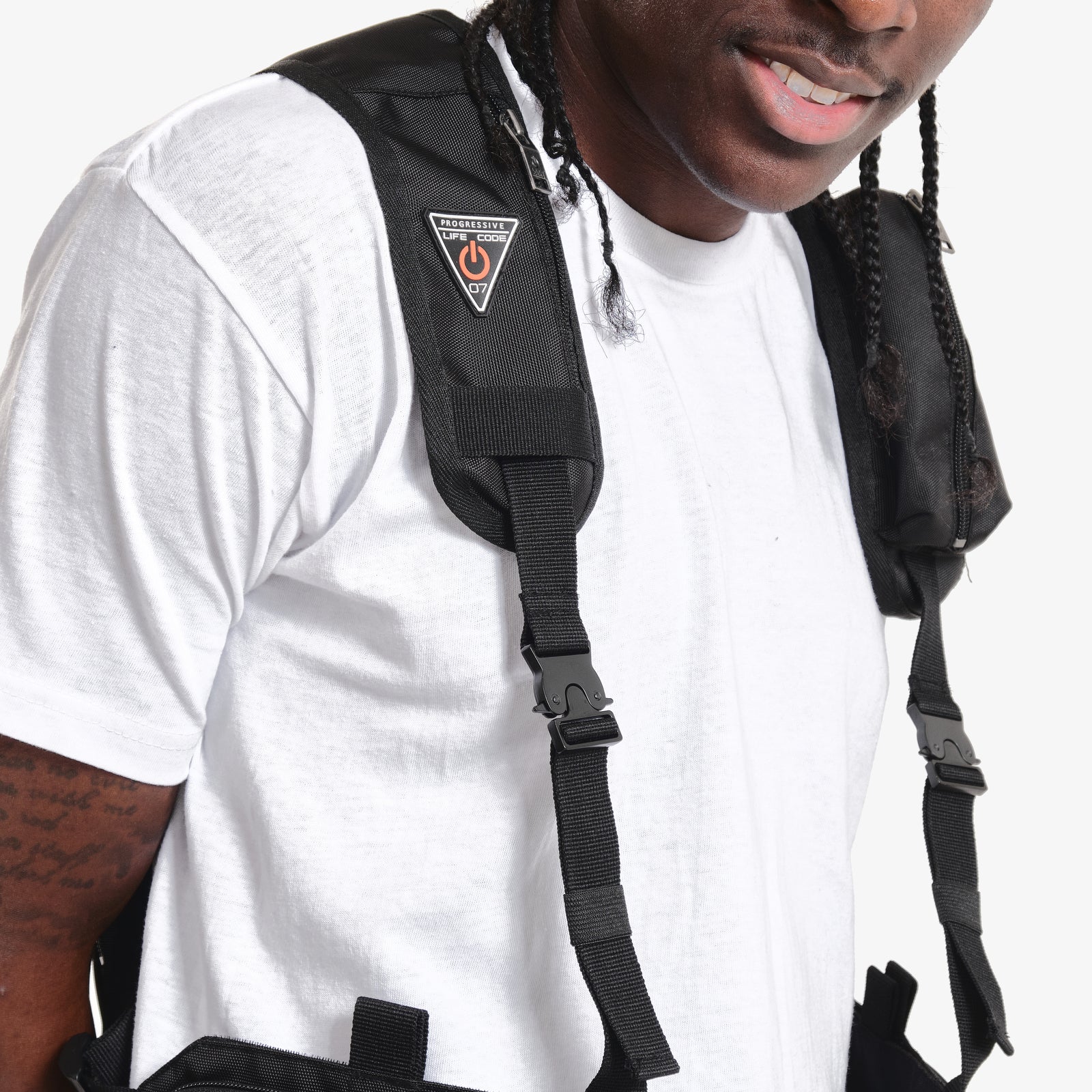 V12. BLACK / SILVER REFLECTIVE UTILITY VEST (BACKPACK) – LIFE CODE