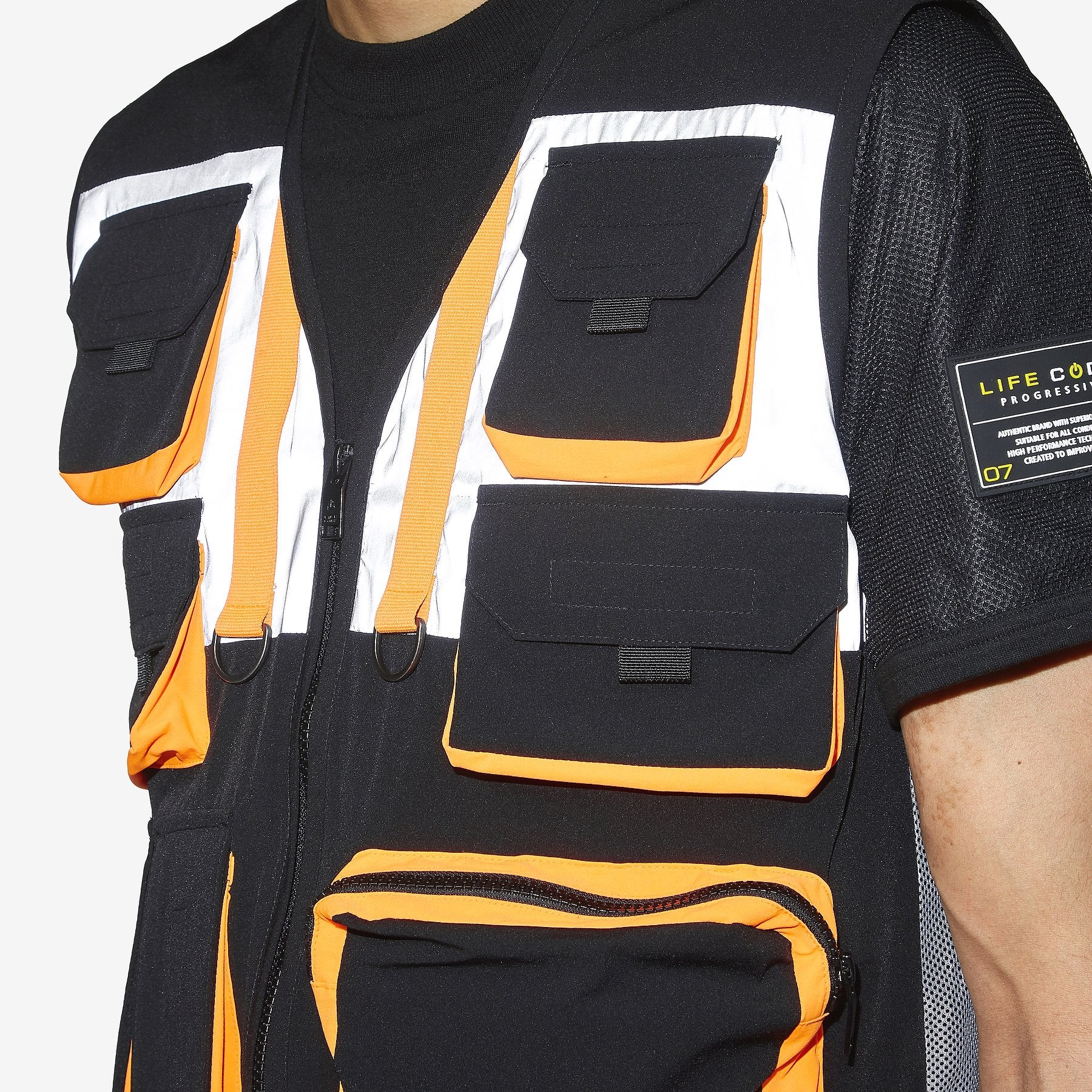 V05. LIFE CODE BLACK REFLECTIVE VEST