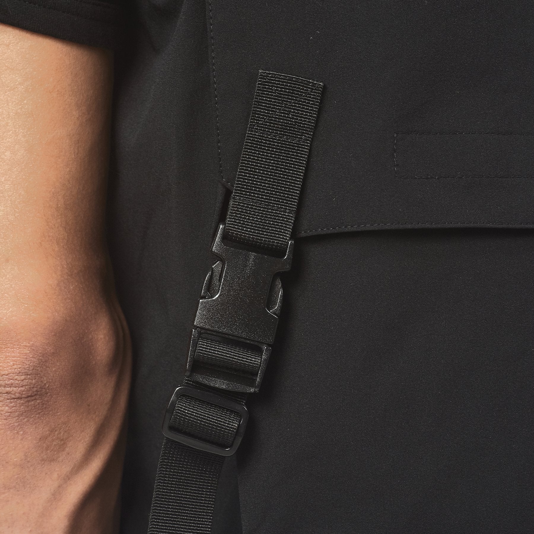V04. BLACK VEST – LIFE CODE